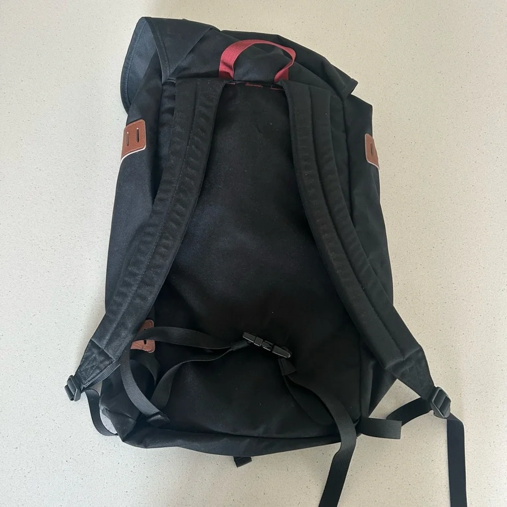 Patagonia Leinenkugel’s Arbor Pack Black Backpack with Brown Accents - Picture 6 of 7